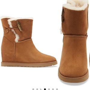 UGG Size 8 Classic Femme toggle wedge boot